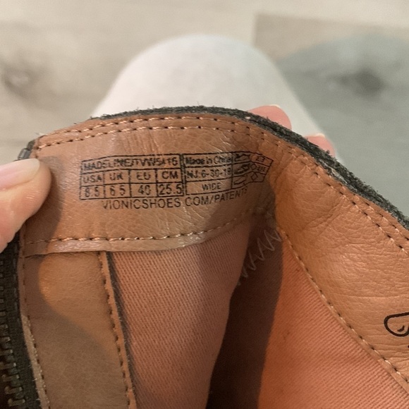 Vionic Madeline Exclusive Olive green size 8.5 Wide  tassels chunky Heels Zipper - Picture 5 of 12